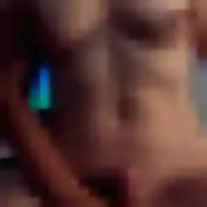 Rejoins Karima, 26 ans à Courbevoie en privé
