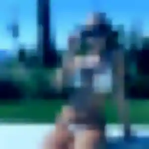 Albertine, 19 ans, connectée à Essey-lès-Nancy pour une rencontre coquine