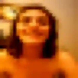Elvire, 34 ans, en ligne à La Bouilladisse pour un rencontre cougar