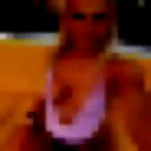 Emma, femme de 24 ans propose rencontre cougar à Lons