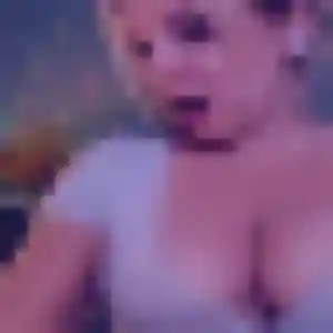 Maeva, 29 ans, connectée à Maen Roch pour une rencontre coquine