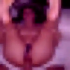 Photo de Ulrike à Plouigneau (22 ans) - rencontre cougar anonyme