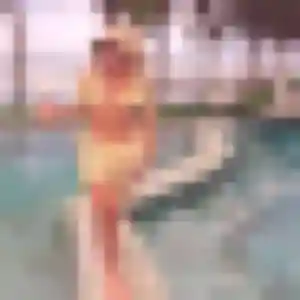 Cyrielle, 19 ans, connectée à Saint-Pierre pour un rencontre cougar