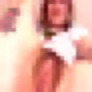 Oceane, 21 ans, connectée à Saint-Saturnin-lès-Avignon pour un rencontre cougar